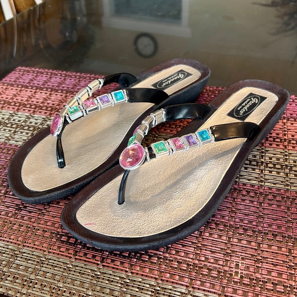 NEW Grand Co. Black Summer Thong Sandals with Pink, Purple, Green & Blue Gems 11 - Picture 2 of 9